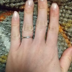 【銀座ダイヤモンドシライシの口コミ】 付け心地の良さを最重視して選びました。店員の方に聞くと、リングの手の…