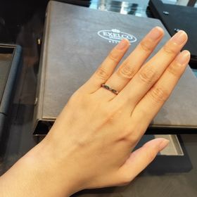 【エクセルコダイヤモンド(EXELCO DIAMOND)の口コミ】 素材はプラチナ、デザインはストレートで角が少し立っているものでした。…