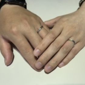【TRECENTI(トレセンテ)の口コミ】 カーブのデザインと、派手すぎないものは２人の一致した意見で指輪を選ん…
