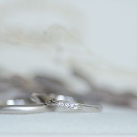 【CRAFY(クラフィ)の口コミ】 シンプルで飽きのこないデザインにしました。
主人のはマット加工。私のは…