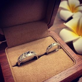 【Makana×garden(マカナ×ガーデン)の口コミ】 プラチナの鍛造製法にまず魅力を感じ、一般的な鋳造製法の指輪と着け心地…