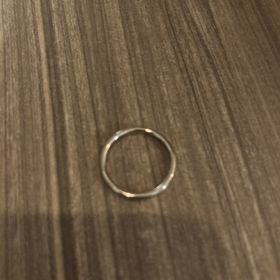 【銀座ダイヤモンドシライシの口コミ】 シンプルなデザインかつつけ心地もよい点です。あまりこだわりはなかった…