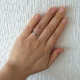 【ティファニー(Tiffany & Co.)の口コミ】 指が短く太いので、少しでもきれいに見えるようにV字型のデザインを探して…