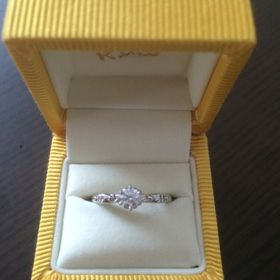 【ケイウノ ブライダル(K.UNO BRIDAL)の口コミ】 彼が、オーダーメイドで作ってくれました。
真上から見ると、ダイヤがポン…