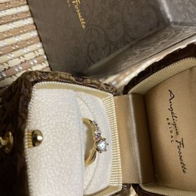 【アンジェリックフォセッテ(Angelique Fossette)の口コミ】 ダイヤについての説明が非常にわかりやすく、デザインも豊富でとても選び…