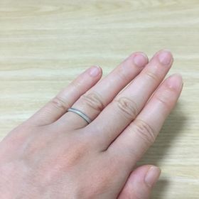 【ティファニー(Tiffany & Co.)の口コミ】 シンプルなデザインをとても気に入りました。色はシルバー素材はプラチナ…