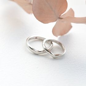 【CRAFY(クラフィ)の口コミ】 デザイン、素材ともにたくさんあり悩みましたが
試着してみて自分たちの指…