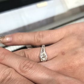 【宝寿堂(ほうじゅどう)の口コミ】 the婚約指輪のデザインが好きではなく、(結果的に一粒ダイヤに決めたが)あ…