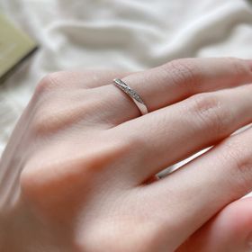 【renri(レンリ)の口コミ】 指輪のデザインに関しては手作りなので、まず店舗のほうで様々な例を見せ…