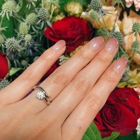 【入倉康ジュエリー工房の口コミ】 どこのメーカーもデザインがしっくり来るものがなく…
一生に一度な…