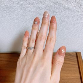 【銀座ダイヤモンドシライシの口コミ】 直線的ではなく指にフィットする流れ星のようなデザインのリングが好みで…