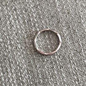 【STAR JEWELRY(スタージュエリー)の口コミ】 シンプルな方が普段でも着用しやすいかと思い、店員さんに勧めていただき…