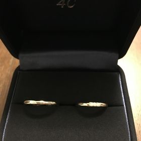 【4℃ BRIDAL(ヨンドシーブライダル)の口コミ】 普段指輪をしないので、つけ心地重視で選びました。デザインはシンプルで…