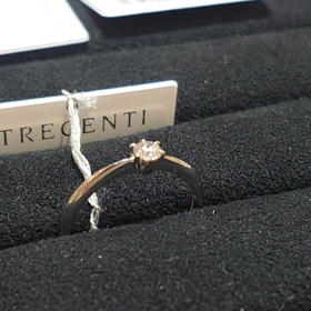 【TRECENTI(トレセンテ)の口コミ】 シンプルでいて、かわいらしさがあり、ダイヤモンドの輝きが引き立つデザ…