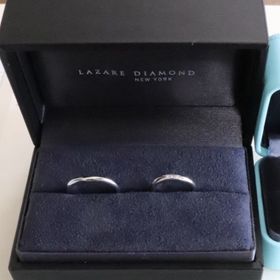 【ラザール ダイヤモンド(LAZARE DIAMOND)の口コミ】 ハドソンは少しV字にウェーブがかかっているデザインで、女性側の指輪にダ…