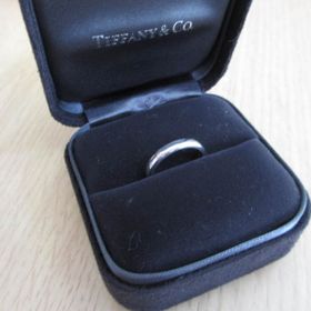 【ティファニー(Tiffany & Co.)の口コミ】 とにかくシンプルで飽きのこないデザインが良くて選びました。角ばってい…