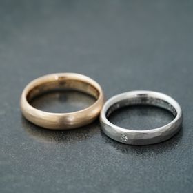 【THREE TREES(スリーツリーズ)の口コミ】 ゴールド　ヘアライン　マット
プラチナ　土目調　マット

2人だけの指輪…