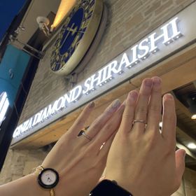 【銀座ダイヤモンドシライシの口コミ】 婚約指輪と重ね付けできるようなデザインを探していました。
ホームページ…