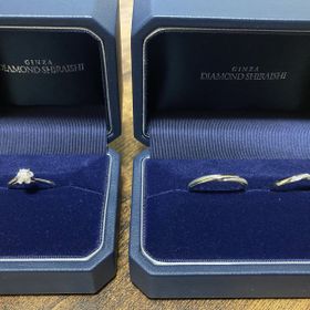 【銀座ダイヤモンドシライシの口コミ】 婚約指輪はストレート、結婚指輪はウェーブにしました！
セットでつけても…