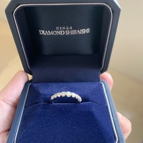 【銀座ダイヤモンドシライシの口コミ】 1粒ダイヤの婚約指輪が好みじゃなかったため、小さめのダイヤが前面にある…