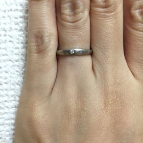 【4℃ BRIDAL(ヨンドシーブライダル)の口コミ】 シンプルな中にもデザイン性があり毎日着用しても邪魔になったり飽きが来…