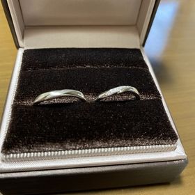 【アイプリモ(I-PRIMO)の口コミ】 婚約指輪と重ね付けしたかったので、同じ形でフィットするものにしました…