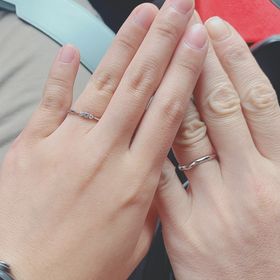 【銀座ダイヤモンドシライシの口コミ】 ダイヤがキラキラしているリングが好みので、デザインが決め手でした。割…