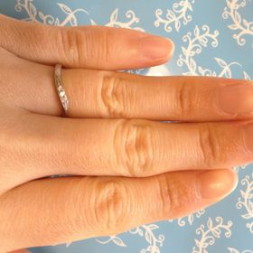 【アンジェリックフォセッテ(Angelique Fossette)の口コミ】 色々なお店を回って指輪を見ている中で、デザインやダイヤの数に対しての…