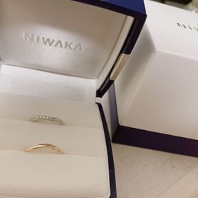 【俄(にわか)の口コミ】 プラチナでV字デザインがいいと思っていたのでぴったりなものに出会えまし…