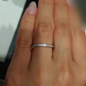 【ジュエリーツツミ(JEWELRY TSUTSUMI)の口コミ】 ウェーブタイプのリングだと重ねづけするのが厳しいかなと感じていました…