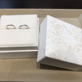 【AFFLUX(アフラックス)の口コミ】 店舗では多くの指輪を試着しましたが、デザインが一番気に入りました。ま…