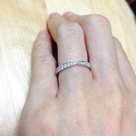 【ティファニー(Tiffany & Co.)の口コミ】 色々検討しましたが、フォルムとどの角度からもキラキラ輝くダイヤの多さ…