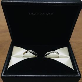 【エクセルコダイヤモンド(EXELCO DIAMOND)の口コミ】 ダイヤモンドがねじれるようなラインに沿って3カ所に入っており、つけてい…