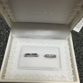 【宝寿堂(ほうじゅどう)の口コミ】 一番キラキラと輝いていて指が細く長く見える湾曲のデザインで、
湾曲のわ…