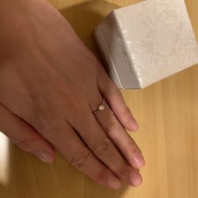 【AFFLUX(アフラックス)の口コミ】 いろんなデザインを試着しましたが、ずっと憧れていた婚約指輪の形に最終…