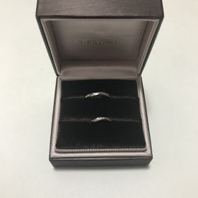 【アイプリモ(I-PRIMO)の口コミ】 女性の指輪は、小さいですが、ダイヤモンドが埋め込まれており、少しゴー…