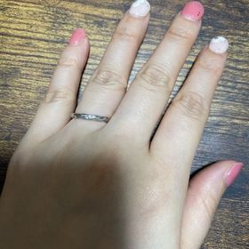 【モニッケンダム(MONNICKENDAM)の口コミ】 ずっと着けるものなのでシンプルなデザインで探していました。
4種類ほど…