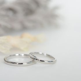 【CRAFY(クラフィ)の口コミ】 もともとシンプルなデザインで探していて、内側に双子ダイヤとふたりの名…