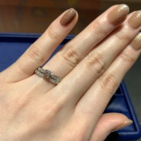 【銀座ダイヤモンドシライシの口コミ】 某高級ブランドに似ているデザインです。とっても可愛いです。ダイヤモン…