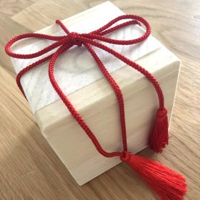 【TOMOE(トモエ)の口コミ】 細身でシンプルかつ、おしゃれなデザインが気に入りました。いくつか試着…