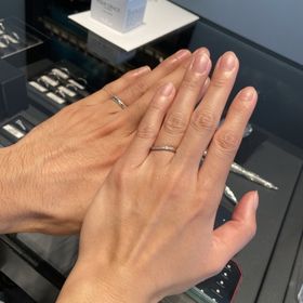 【エクセルコダイヤモンド(EXELCO DIAMOND)の口コミ】 デザインが気に入ったからです。
もともとペアではなく自分の気に入ったも…
