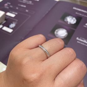 【俄(にわか)の口コミ】 こちらのものは人気のデザインだったかと思います。指輪の名前は忘れてし…