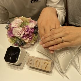 【4℃ BRIDAL(ヨンドシーブライダル)の口コミ】 指輪のデザイン重視で選びました。
シンプルの指輪を探していましたがシン…