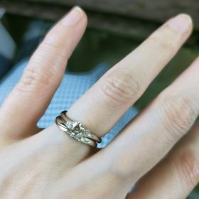 【銀座ダイヤモンドシライシの口コミ】 セットリングを探していて、自分好みのデザインのため決めました。結婚指…