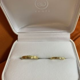 【renri(レンリ)の口コミ】 手作り指輪のため、デザインに凝りました。男性側は、上下で違う表情を出…