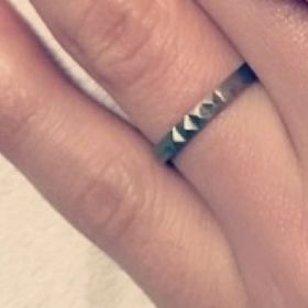 【ヒーミー(himie)の口コミ】 他とはかぶらないこだわりのデザインです。１８金のマットな質感も特徴的…