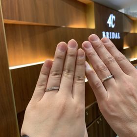 【4℃ BRIDAL(ヨンドシーブライダル)の口コミ】 指輪のデザインはとても悩みました。今後の事を考えてシンプルなデザイン…