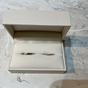【PILOT BRIDAL(パイロットブライダル)の口コミ】 まず、指輪のデザインに一目惚れし、ほかのものとも着け比べしてみました…