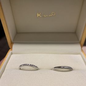 【ケイウノ ブライダル(K.UNO BRIDAL)の口コミ】 既製品ベースにセミオーダーを受け付けてますし、デザインもその場で描い…