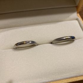 【ケイウノ ブライダル(K.UNO BRIDAL)の口コミ】 もともと私がダイヤがついている指輪を希望しておらず、かわいすぎないシ…